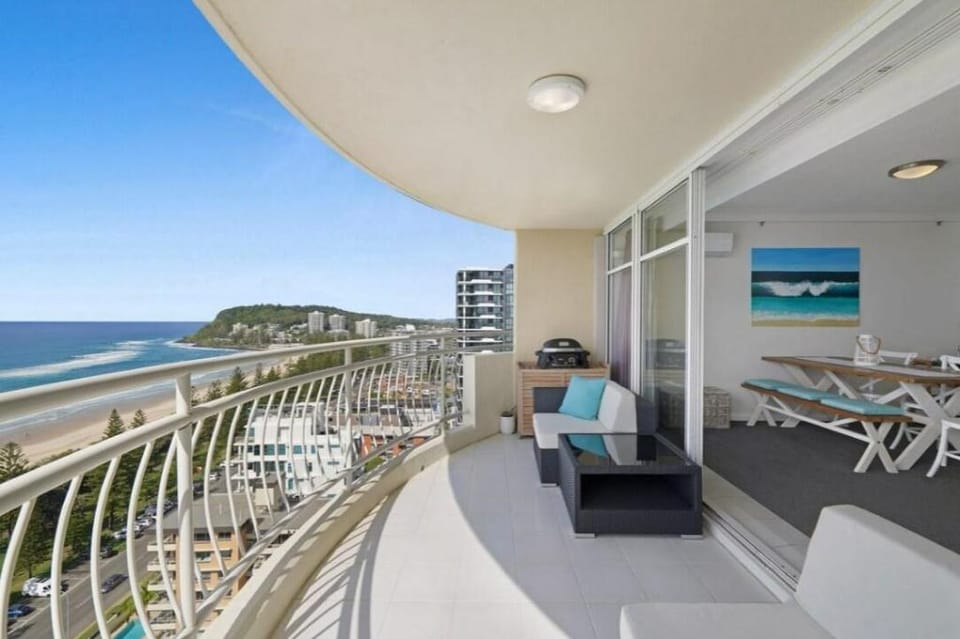 Brilliant Ocean Views Burleigh! Apartment in Palm Beach