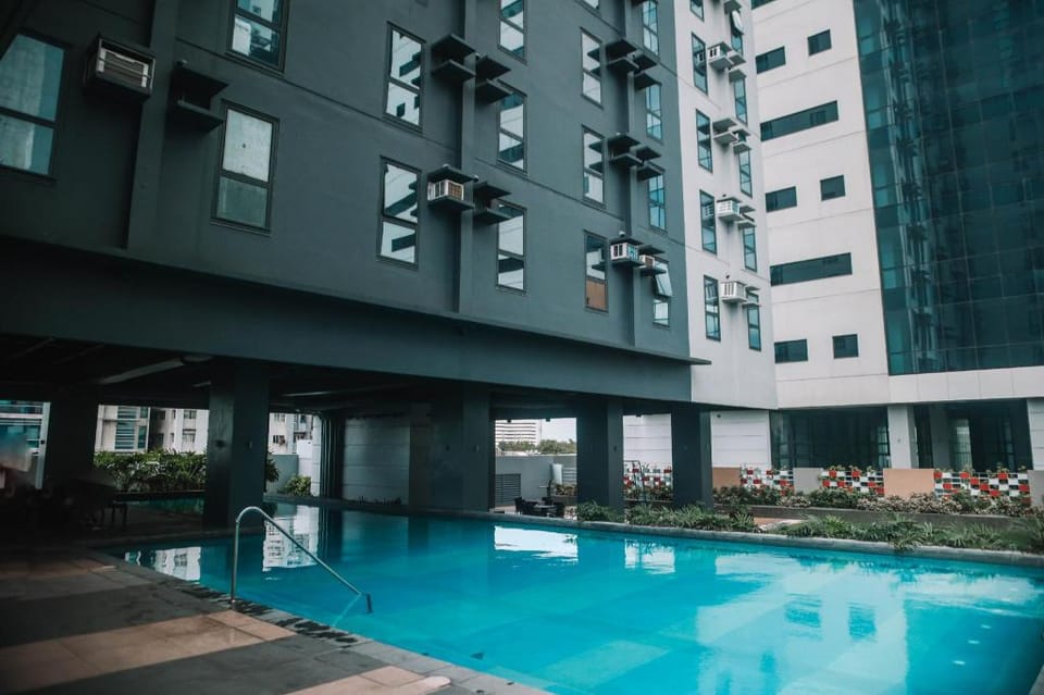 Fully Furnished:Japandi Warm Studio in QC w/ Pool Apartment in Quezon City