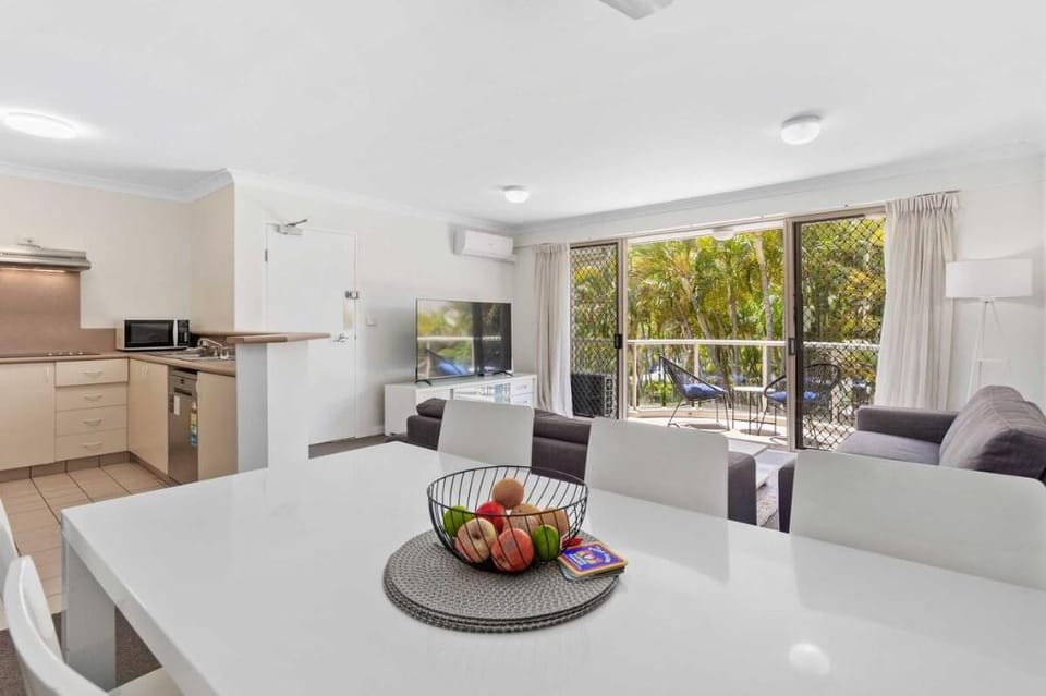 Miami Resort Living - Two Bedroom Resort Views Apartment in Gold Coast