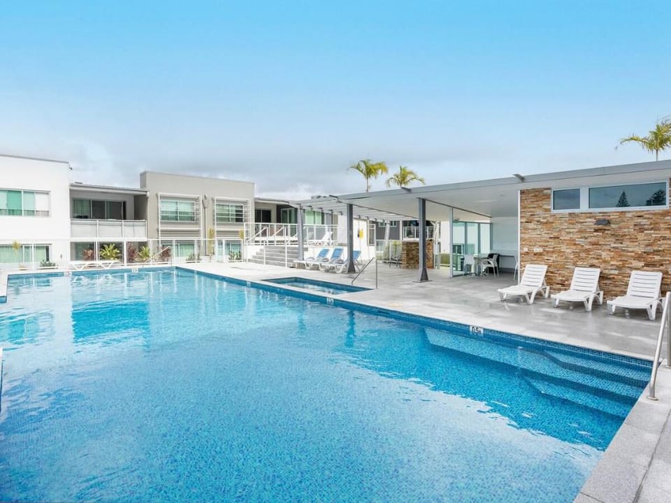 Two Bedroom in Stunning Palm Beach! Apartment in Palm Beach