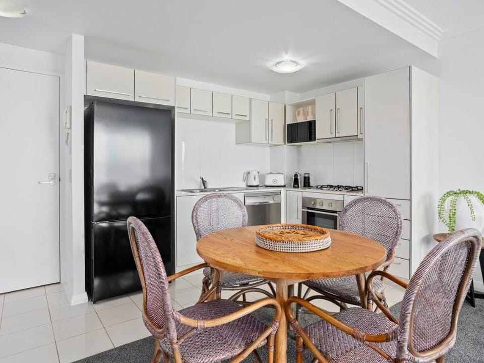 Two Bedroom in Stunning Palm Beach! Apartment in Palm Beach