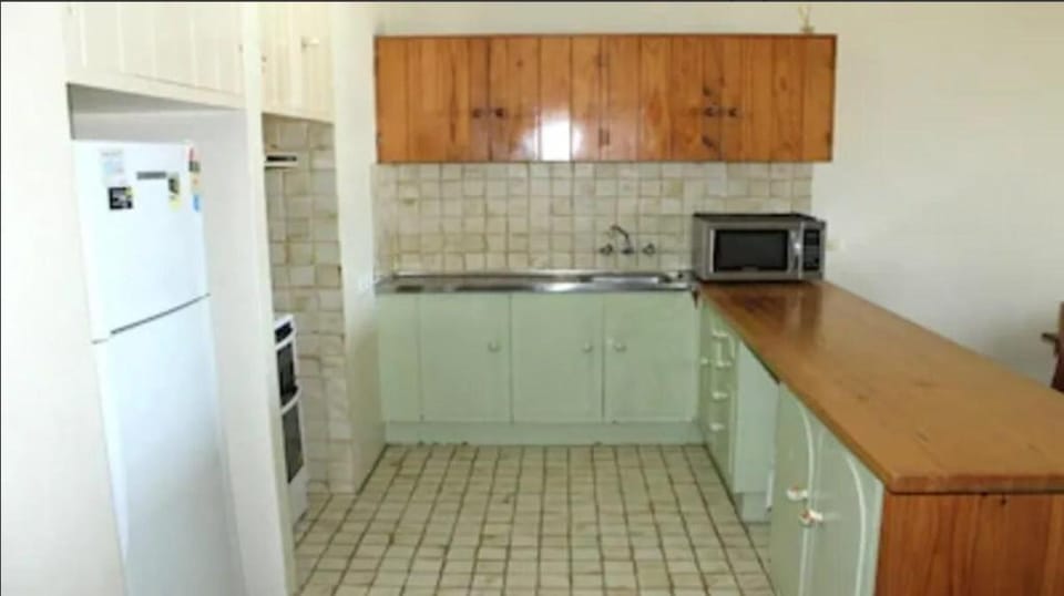 Coastal Haven 3BR Beachfront Apt Apartment in Mermaid Beach