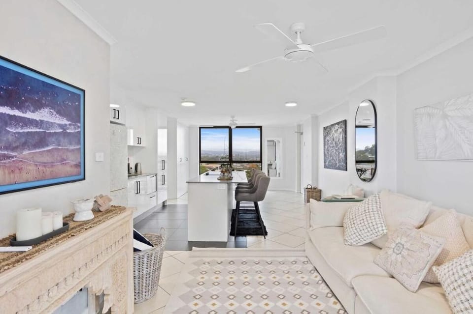 Sunrise to Sunset - Burleigh Ocean Views Apartment in Palm Beach