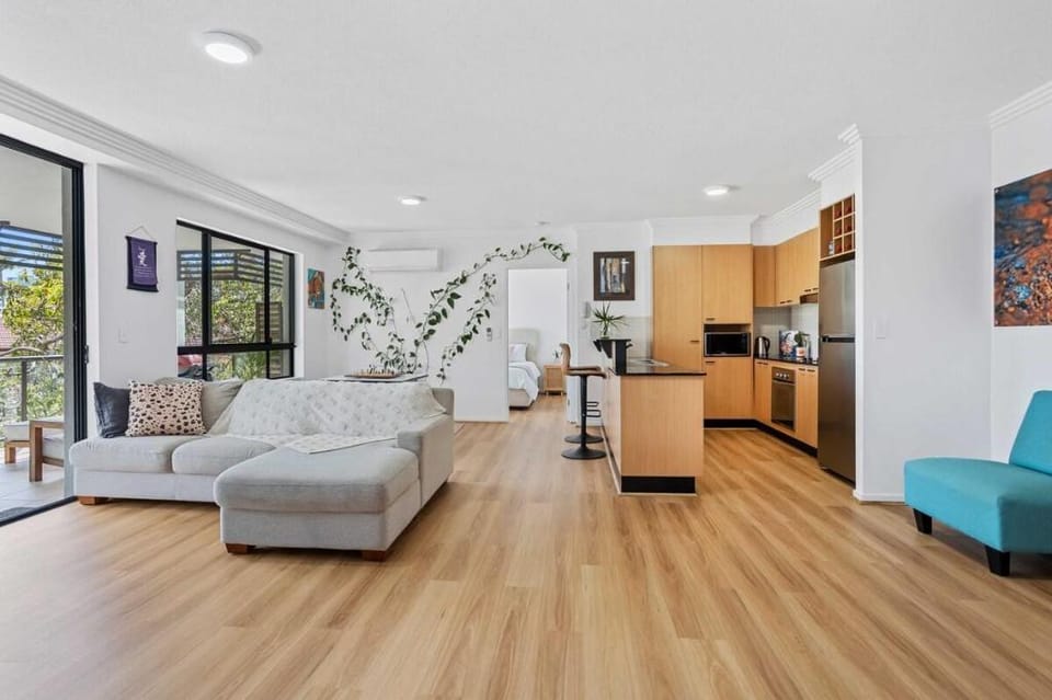 A 3 Bedroom @ Olula - Heart of Burleigh Apartment in Burleigh Heads