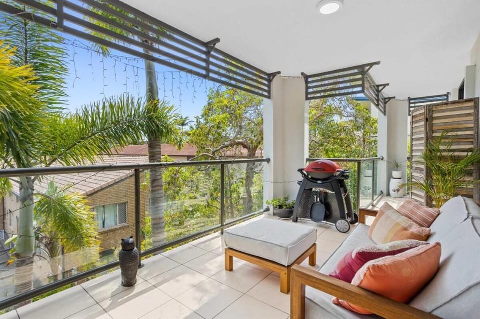 A 3 Bedroom @ Olula - Heart of Burleigh Apartment in Burleigh Heads
