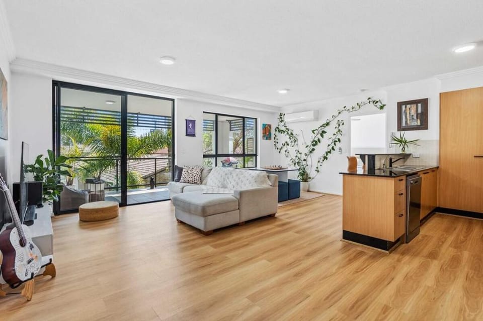 A 3 Bedroom @ Olula - Heart of Burleigh Apartment in Burleigh Heads