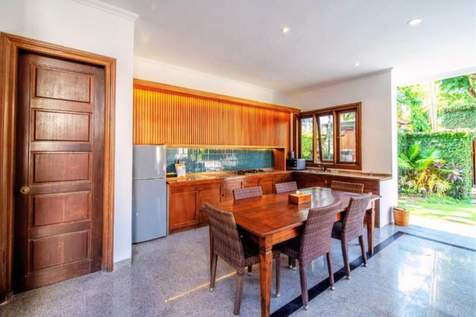 Elegant 3 BR Private Pool with Garden View #IR18 Villa in North Kuta