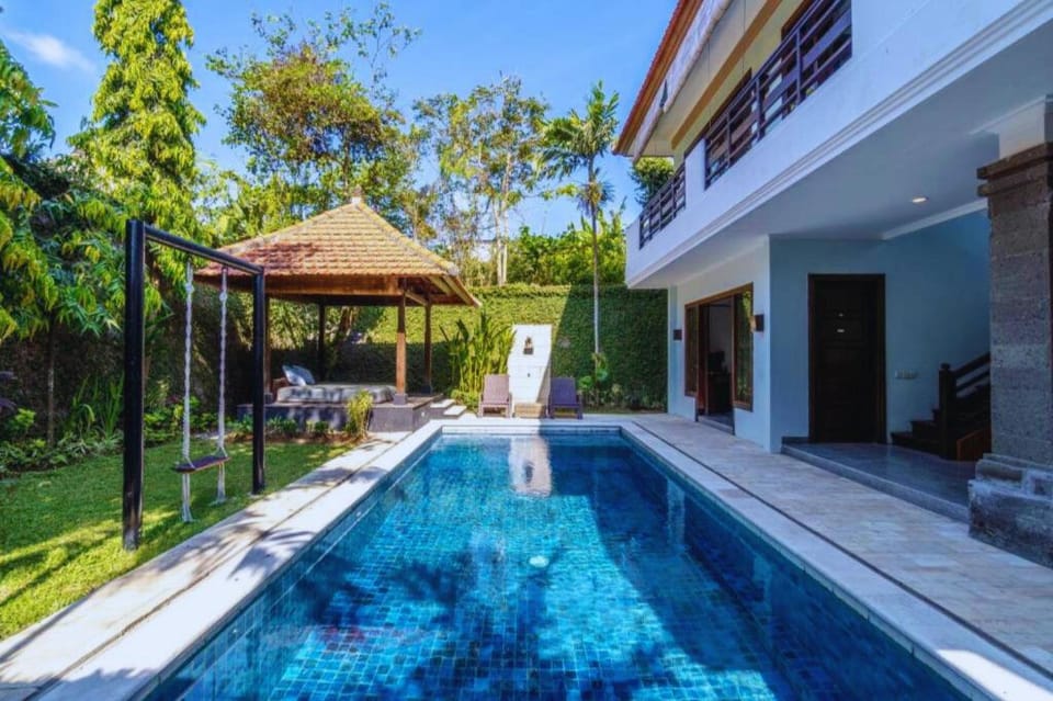 Elegant 3 BR Private Pool with Garden View #IR18 Villa in North Kuta