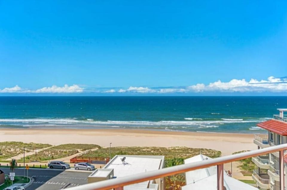 A 3 Bedroom Penthouse! Palm Beach Apartment in Palm Beach