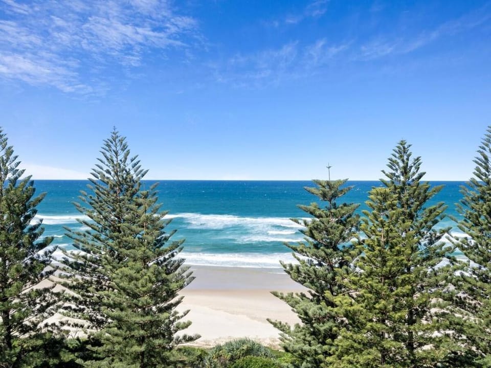 Solnamara Seaside Escape! Apartment in Burleigh Heads