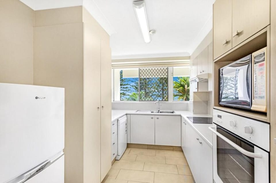 Great family apartment Apartment in Burleigh Heads