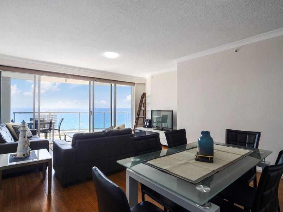 Sleeps 7 - High Level Ocean View Apt - Chevron! Vacation rental in Surfers Paradise