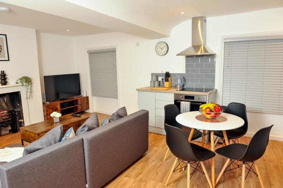 Queens Terrace by Select SA Apt 50-4 Apartment in Reading