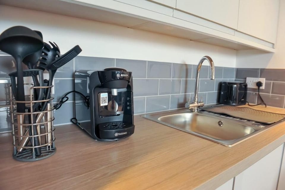 Queens Terrace by Select SA Apt 50-4 Apartment in Reading