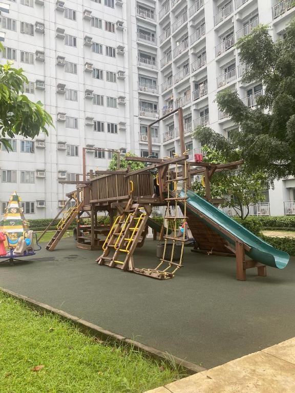 Grass Residences SM North 1 BR w/scenic city view Apartment in Quezon City