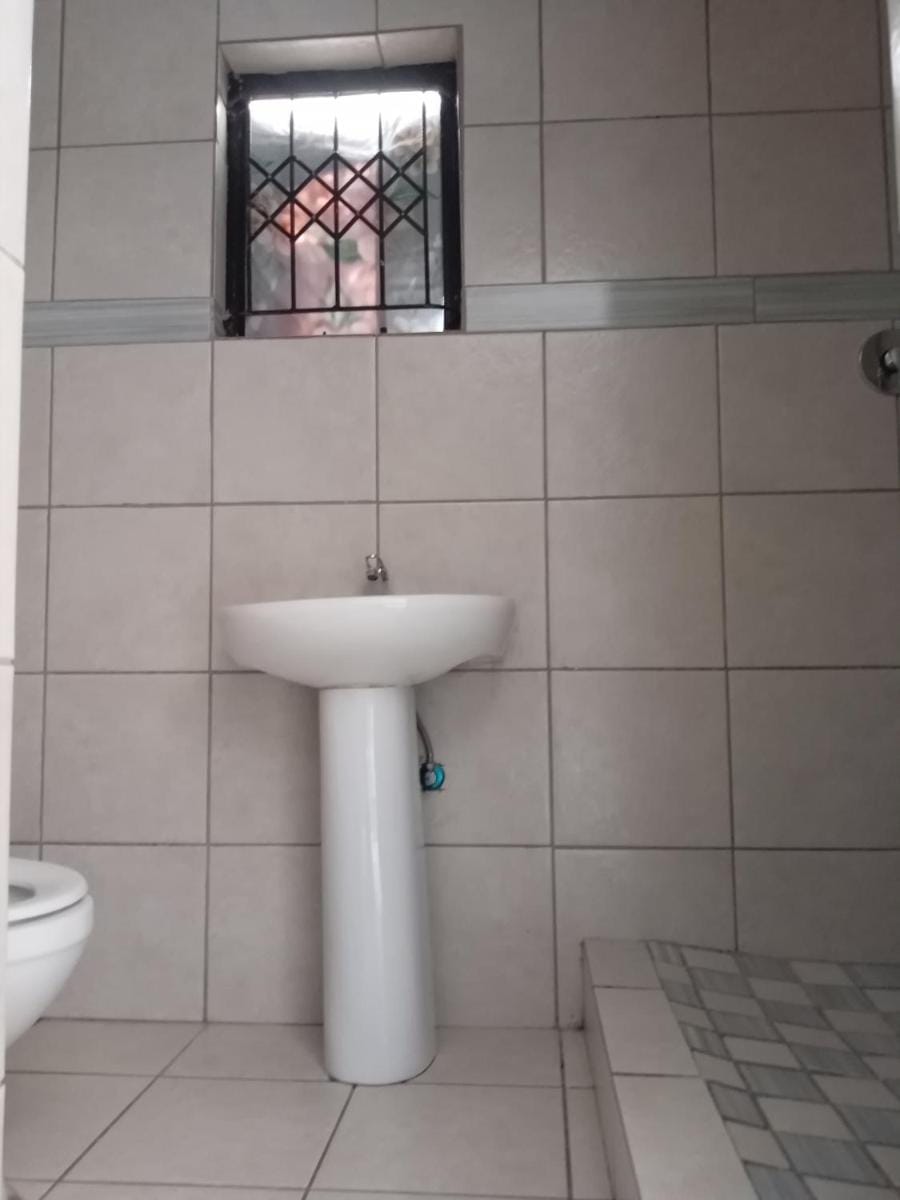 Zihlalele 24Hours Guest House Vacation rental in Gauteng