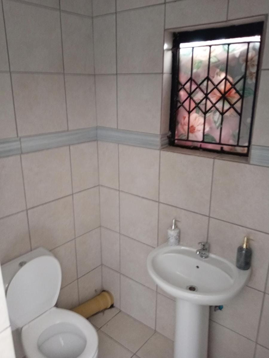 Zihlalele 24Hours Guest House Vacation rental in Gauteng
