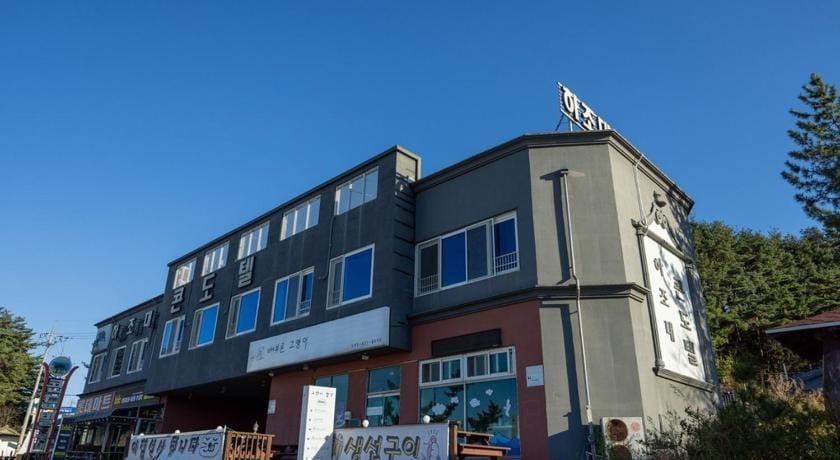 Yangyang Hajodae Condotel Bed and Breakfast in South Korea