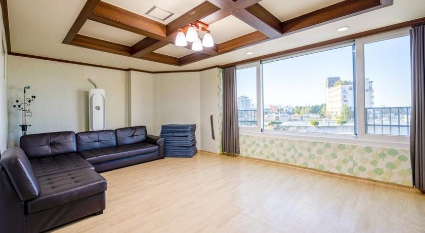 Yangyang Hajodae Condotel Bed and Breakfast in South Korea
