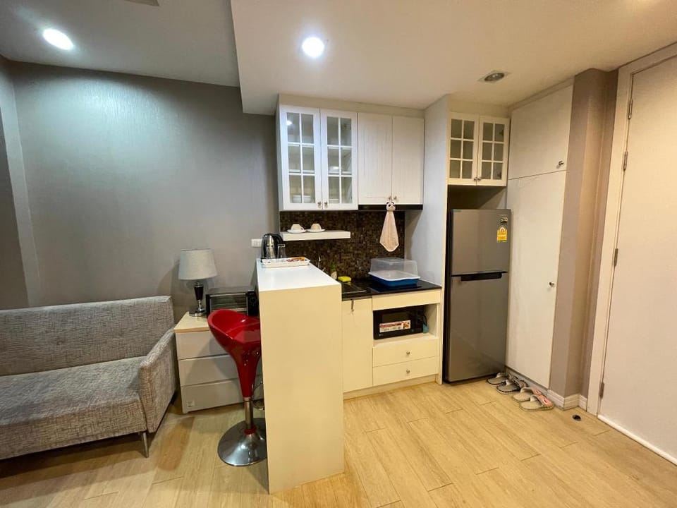 Easy Easy F2 @ patio Apartment in Chon Buri Changwat