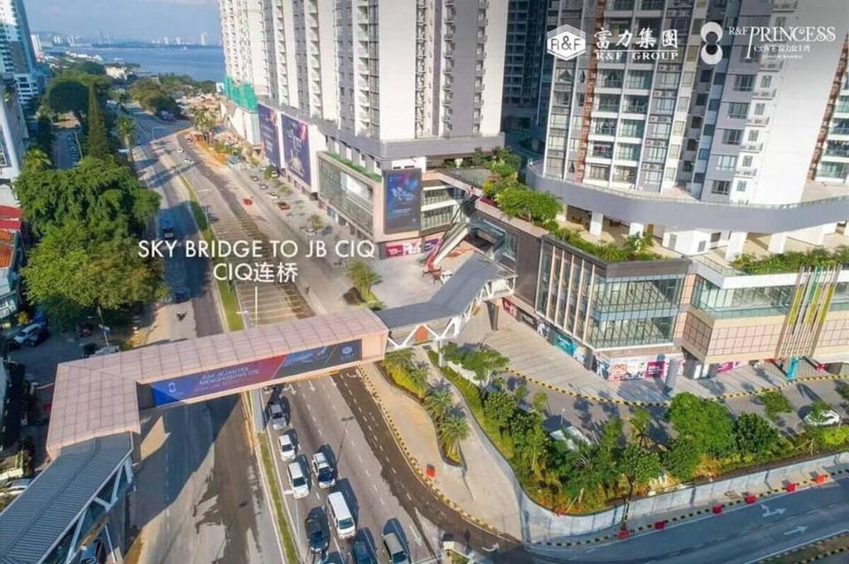 R&F Highlife Retreat 4BR,Bathtub & Seaview 8-16pax Vacation rental in Johor Bahru