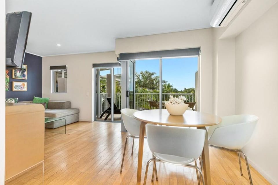 Sunny Top-Floor Pool View 1Bedroom Spa Suite Vacation rental in Kingscliff