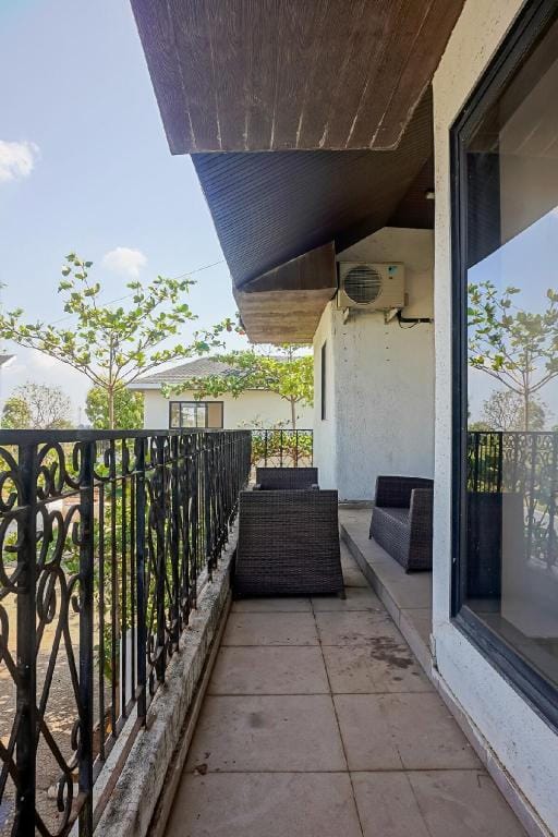 Brinla Homes -  Ultra Luxury 4 BHK White Villa Villa in Maharashtra