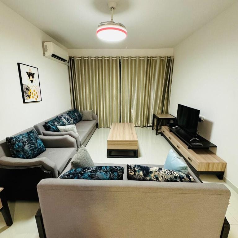 Cozy 3B2R 10pax Forest City Near Tuas Vacation rental in Johor