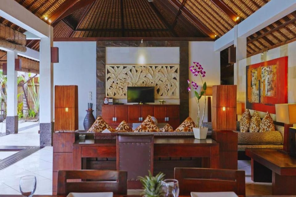 Tropical 3 BR with Pool View #IR25 Villa in Kuta