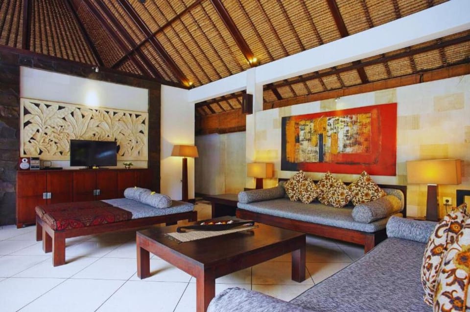 Tropical 3 BR with Pool View #IR25 Villa in Kuta