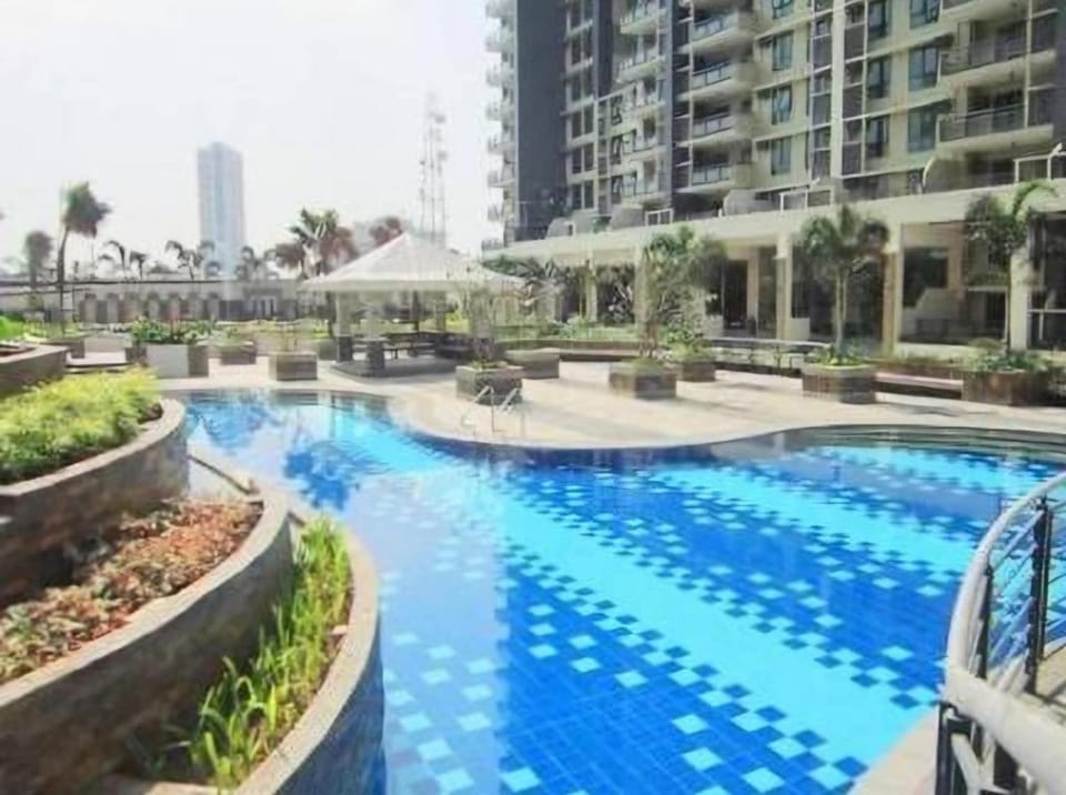 Flair Towers Staycation with Pool Apartment in Mandaluyong