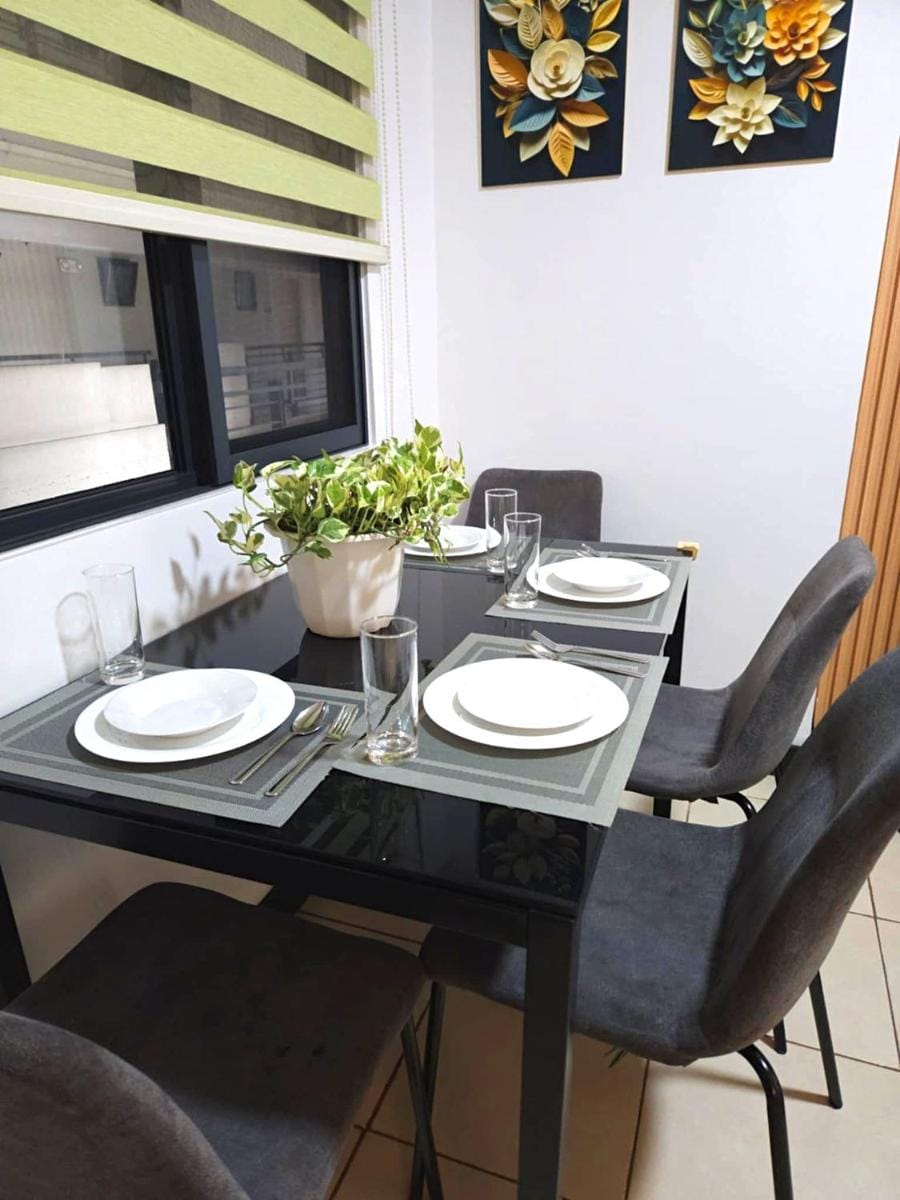 Flair Towers Staycation with Pool Apartment in Mandaluyong