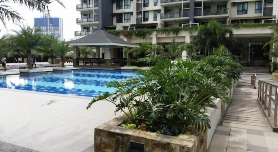 Flair Towers Staycation with Pool Apartment in Mandaluyong