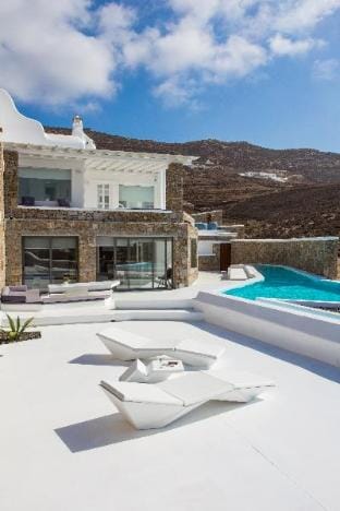 THE BEACH HOUSE MYKONOS  Villa in Mykonos, Mikonos 846 00, Greece