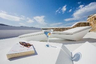 THE BEACH HOUSE MYKONOS  Villa in Mykonos, Mikonos 846 00, Greece
