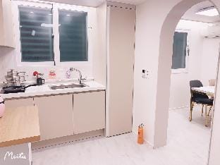 Hongdae Remodeled Apartment (Remodeled 3 rooms + Hapjeong Station / Hongdae / Airport Railroad / Han Apartment in Seoul