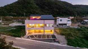 Yeonhuijae Kids Pool Villa Naewonsa Branch Bed and Breakfast in South Korea
