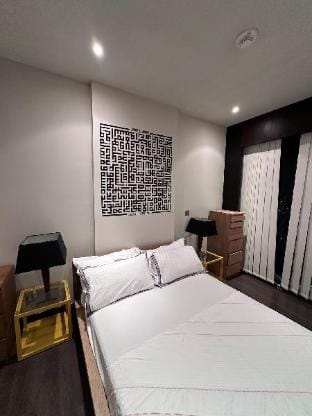 Modern 1.5 BR Apt with big balcony in Business Bay Apartment in Dubai