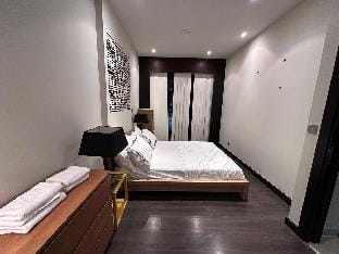 Modern 1.5 BR Apt with big balcony in Business Bay Apartment in Dubai