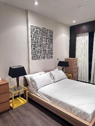 Modern 1.5 BR Apt with big balcony in Business Bay Apartment in Dubai