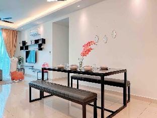Ipoh Modern Cozy w Balcony [8pax] 3 FREE Parking Apartment in Ipoh