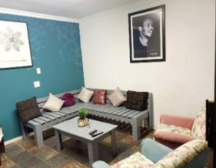 Cosy Budget Twin Room Apartment in Gauteng