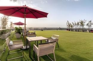 Chill 1.5BR at Skynest/ Deck/ Pool/ Cues Apartment in Nairobi