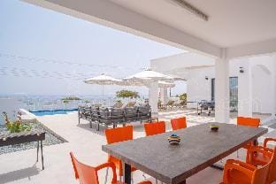 Aretousa Ena Villa in Peyia