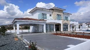 Aretousa Ena Villa in Peyia
