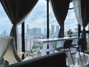Beacon Executive Suite Relax17 by Fantabulous Home Apartment in George Town