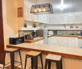 Spacious House B 3BR3TB along Commonwealth Ave Vacation rental in Quezon City