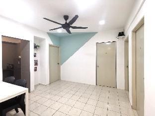 Menjalara Share House - Room 1 pax only Apartment in Petaling Jaya