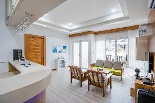 About a beach Pool Villa บ้านพักติดทะเล Vacation rental in Chon Buri Changwat
