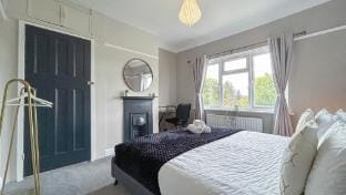 Prestigious 3Bed with Parking near Kingston Thames Apartment in Kingston upon Thames